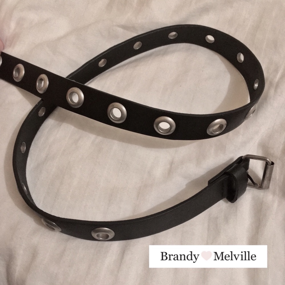 Silver and black grommet bet